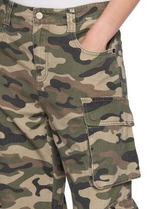  - MO&CO. - Camo Cargo Pants