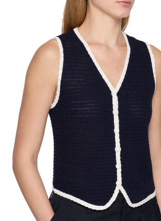  - MO&CO. - Contrast Edge Knit Gilet