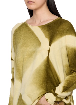  - SUZUSAN - Cross Print Seamless Sweater