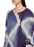  - SUZUSAN - Cross Print Seamless Sweater