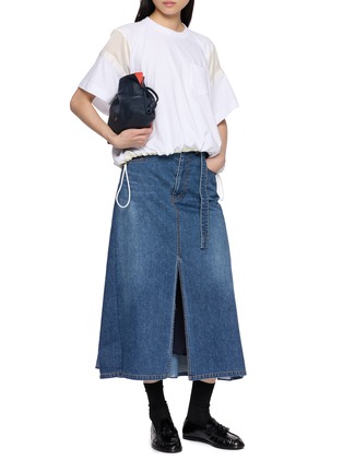 Figure View - Click To Enlarge - SACAI - Hybrid Drawstring Hem Satin Jersey T-Shirt