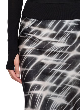  - RICK OWENS  - Gonna Knee Bias Print Midi Skirt