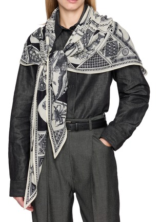 Figure View - Click To Enlarge - INOUI EDITIONS - Barocco Triangle Wool Scarf
