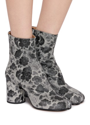 Figure View - Click To Enlarge - MAISON MARGIELA - Tabi 80 Flower Print Ankle Boots