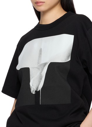  - SACAI - x Robert Mapplethor Petal Print Short Sleeve Unisex T-Shirt