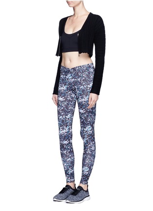 Figure View - Click To Enlarge - LIVE THE PROCESS - 'V' abstract print performance leggings