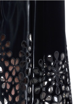 Detail View - Click To Enlarge - MARC JACOBS - Floral lasercut hem PU laminated skirt