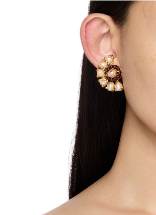 Figure View - Click To Enlarge - GOOSSENS - Perles Baroques Brass Clip Earrings