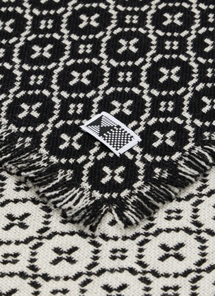 Detail View - Click To Enlarge - KIJINOKANOSEI - Kazaguruma Woven Scarf