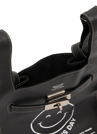 Detail View - Click To Enlarge - BEAUTIFUL PEOPLE - Printed Shrink Leather Market Shoulder Bag