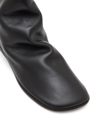 Detail View - Click To Enlarge - LEMAIRE - Glove Flat Shiny Leather Ankle Boots