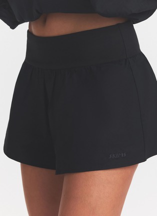 Detail View - Click To Enlarge - SKIMS - Woven Cotton Flutter Shorts