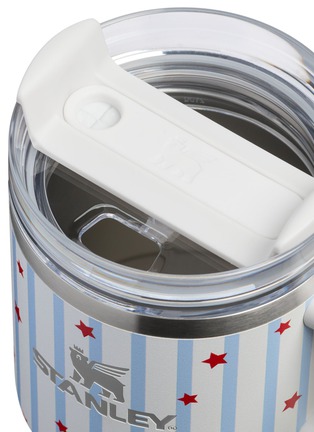 Detail View - Click To Enlarge - STANLEY - The Quencher H2.0 FlowState™ Tumbler 20oz — Blue Starry Stripes