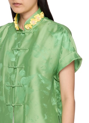  - LA MAISON JADE - Mandarin Collar Flower Appliqué Shirt