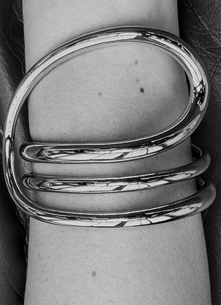 Detail View - Click To Enlarge - CHARLOTTE CHESNAIS - Round Trip Sterling Silver Bracelet — Size S
