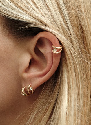 Detail View - Click To Enlarge - CHARLOTTE CHESNAIS - Serti Sculpté 18K Gold Diamond Single Hoop Earring — Right
