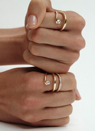  - CHARLOTTE CHESNAIS - Serti Sculpté 18K Gold Diamond Ring — EU 53