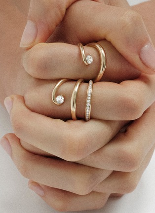Detail View - Click To Enlarge - CHARLOTTE CHESNAIS - Double Serti Sculpté 18K Gold Diamond Ring — EU 53