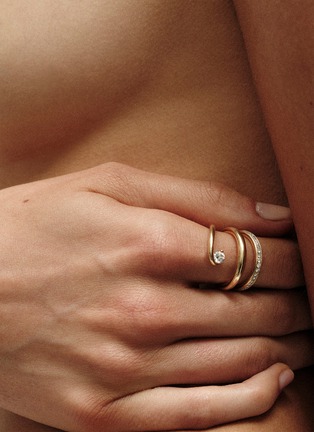  - CHARLOTTE CHESNAIS - Double Serti Sculpté 18K Gold Diamond Ring — EU 53