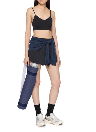 Figure View - Click To Enlarge - BEYOND YOGA - Solemate™ 2.5" Performance Shorts
