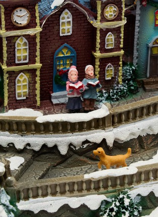 Detail View - Click To Enlarge - MUSICBOXWORLD - Illuminated Christmas Town Animated Music Box