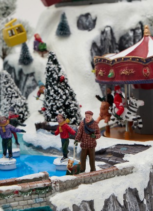Detail View - Click To Enlarge - MUSICBOXWORLD - Ice Skating Rink Cable Car Animated Music Box