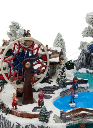 Detail View - Click To Enlarge - MUSICBOXWORLD - Ice Skating Rink Cable Car Animated Music Box