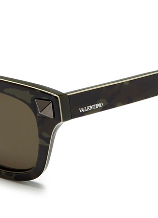 Detail View - Click To Enlarge - VALENTINO GARAVANI - Camouflage acetate sunglasses