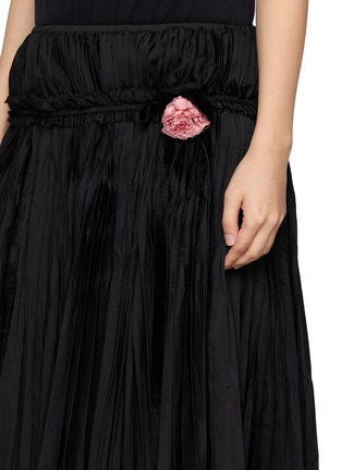  - ASSIGNMENTS - Pleated Flower Detail Midi Skirt