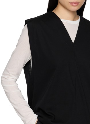  - GOOD PEOPLE GOOD STITCHING GOOD PRODUCT - Structured Shoulder V-Neck Vest
