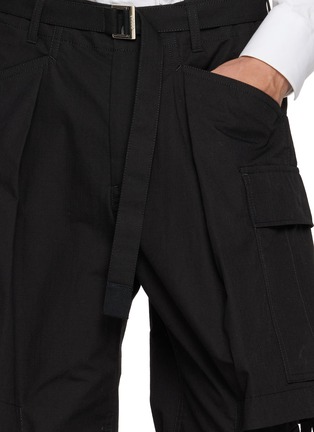  - SACAI - Stacked Hybrid Cargo Short Pants