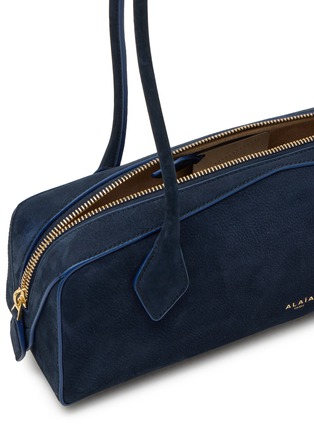 Detail View - Click To Enlarge - ALAÏA - Medium Le Teckel Grained Leather Bag