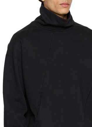  - THE VIRIDI-ANNE - Diagonal-Panel Turtleneck Sweatshirt