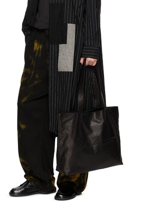 Figure View - Click To Enlarge - DISCORD YOHJI YAMAMOTO - Medim Signature Leather Tote Bag