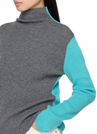  - EENK - Contrast High Neck Knit Top