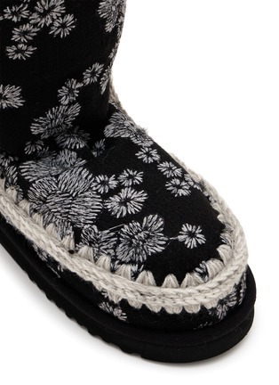 Detail View - Click To Enlarge - MOU - Eskimo 24 Sashiko Floral Embroidered Velvet Boots