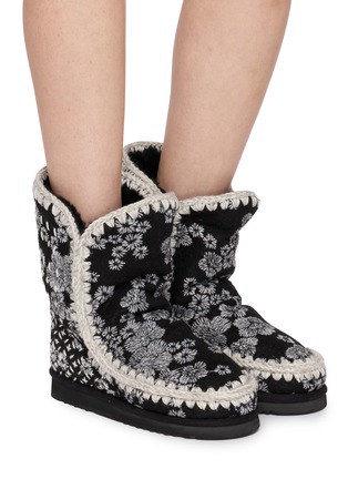 Figure View - Click To Enlarge - MOU - Eskimo 24 Sashiko Floral Embroidered Velvet Boots