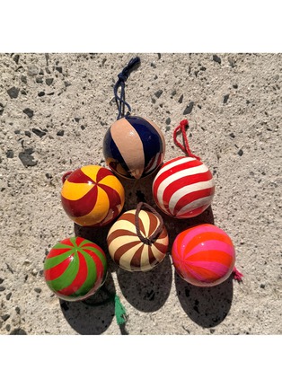 Detail View - Click To Enlarge - STUDIO THIE - Swirl Papier Mache Bauble Ornament