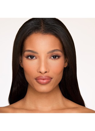  - CHARLOTTE TILBURY - AIRbrush Flawless Blur Loose Powder — Translucent Medium/Tan