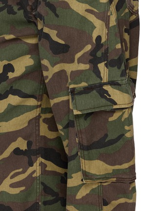  - ÁMR DE SAÍSON - Relaxed Camouflage Print Cargo Trousers