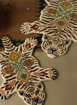 Detail View - Click To Enlarge - DOING GOODS - Small Jill Tiger Floral Wool Rug