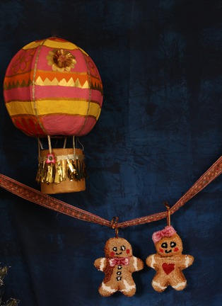 Detail View - Click To Enlarge - DOING GOODS - Mrs Ginger Bread Gift Hanger