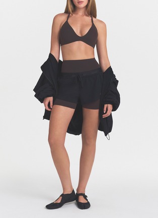  - NIKESKIMS - NikeSKIMS Studio Stretch T-Back Triangle Bra