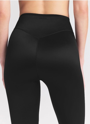 Detail View - Click To Enlarge - NIKESKIMS - NikeSKIMS Satin Shine Bonded Waist 26" Leggings