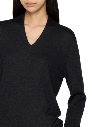  - THE ROW - Quovine V-Neck Knit Top
