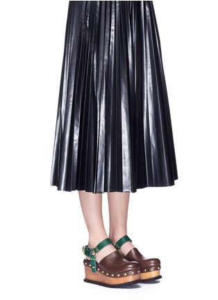 Figure View - Click To Enlarge - SACAI - Wooden wedge stud colourblock leather clogs