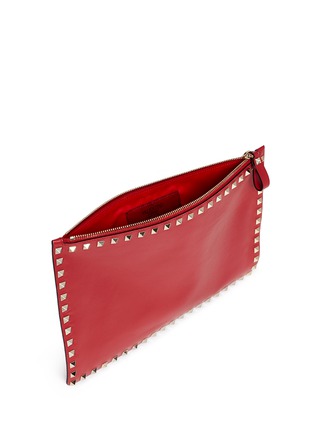 Detail View - Click To Enlarge - VALENTINO GARAVANI - 'Rockstud' large leather flat zip pouch