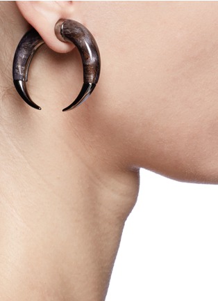 Figure View - Click To Enlarge - GIVENCHY - Double shark magnetic single earring
