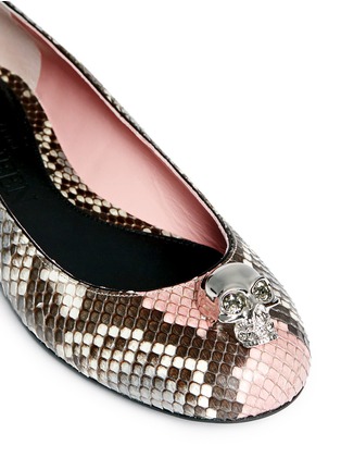 Detail View - Click To Enlarge - ALEXANDER MCQUEEN - Crystal skull python leather ballerina flats