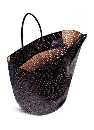 Detail View - Click To Enlarge - ALAÏA - 'New Vienne' large lasercut leather beach tote